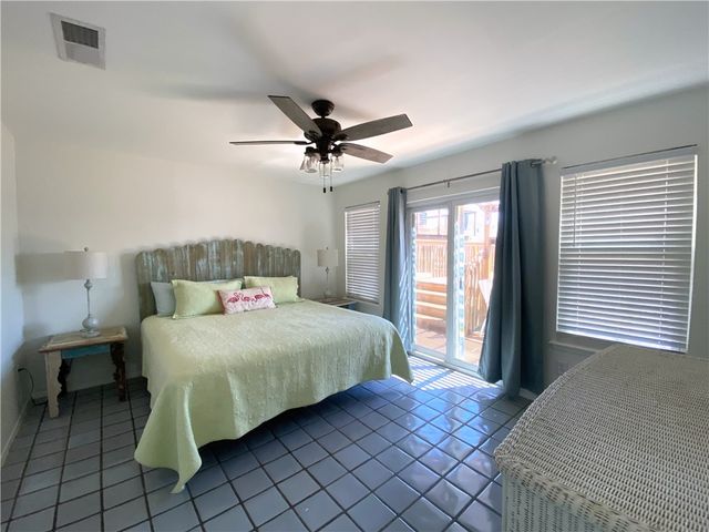 13933 Man O War Ct, Corpus Christi, TX 78418
