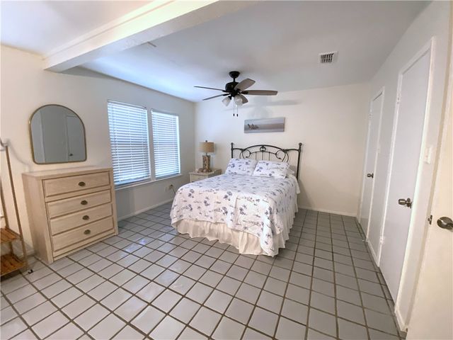 13933 Man O War Ct, Corpus Christi, TX 78418