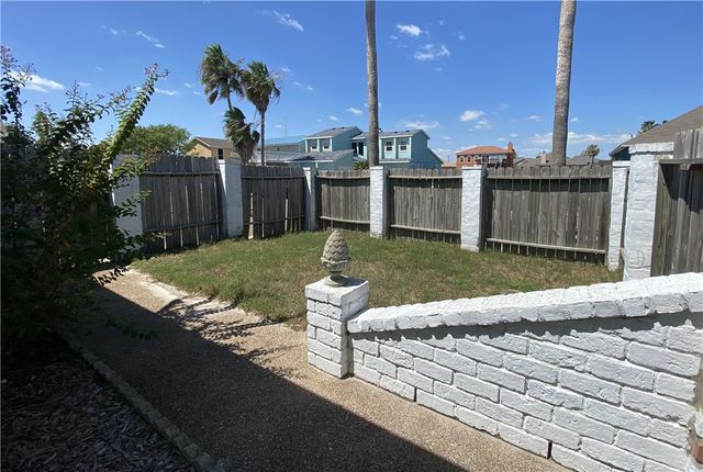 13933 Man O War Ct, Corpus Christi, TX 78418