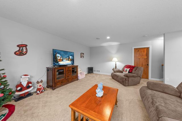 4690 382nd Drive, North Branch, MN 55056