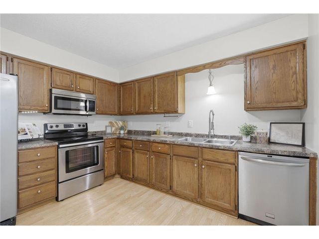 4250 Thornhill Lane, Vadnais Heights, MN 55127