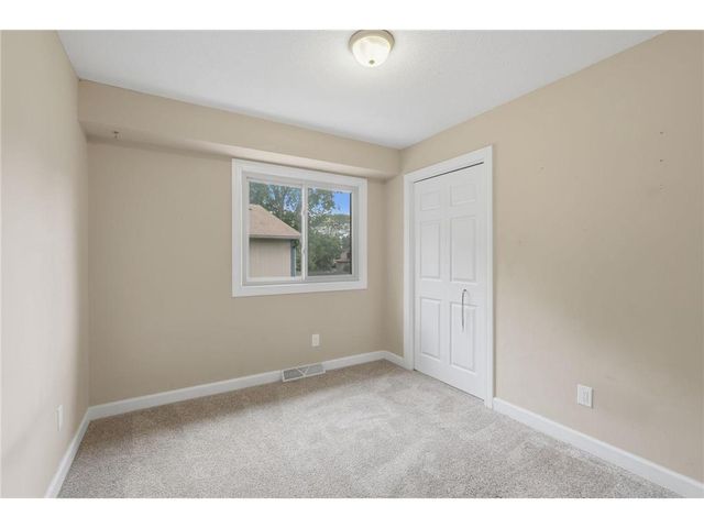 4250 Thornhill Lane, Vadnais Heights, MN 55127