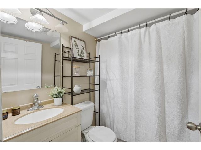 4250 Thornhill Lane, Vadnais Heights, MN 55127
