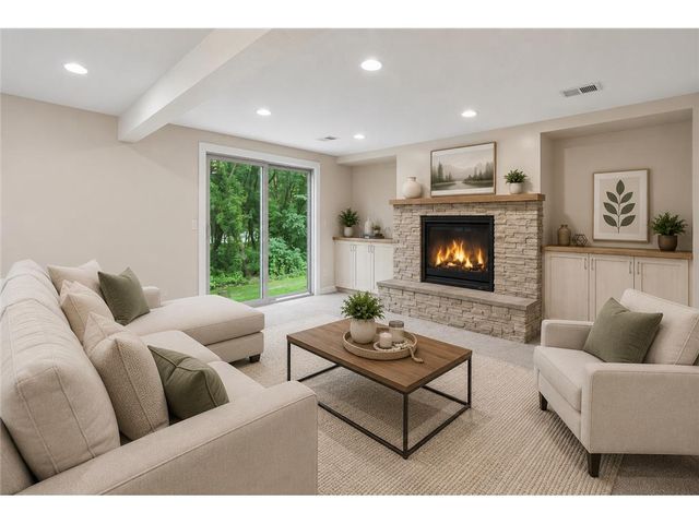 4250 Thornhill Lane, Vadnais Heights, MN 55127