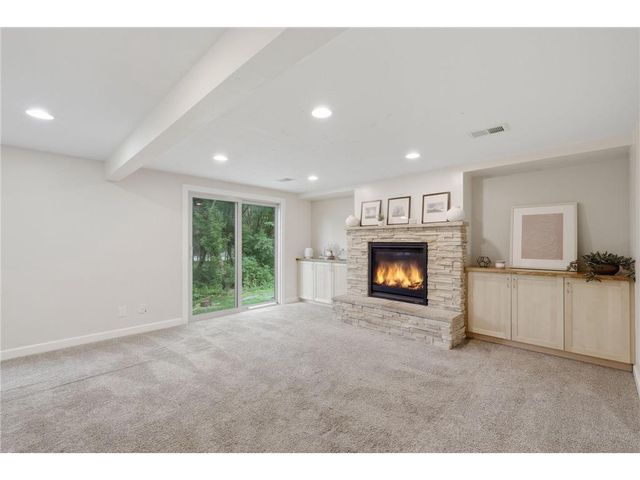 4250 Thornhill Lane, Vadnais Heights, MN 55127