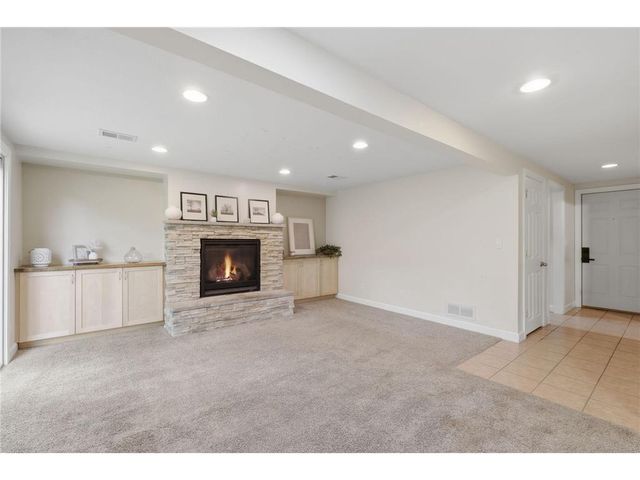 4250 Thornhill Lane, Vadnais Heights, MN 55127