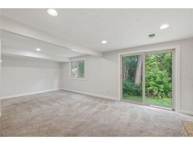 4250 Thornhill Lane, Vadnais Heights, MN 55127