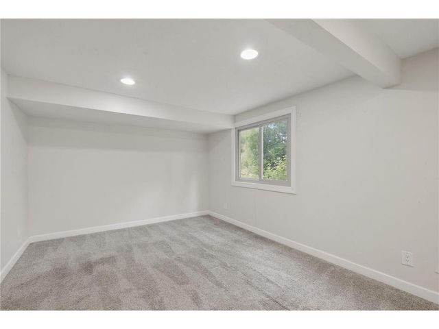 4250 Thornhill Lane, Vadnais Heights, MN 55127