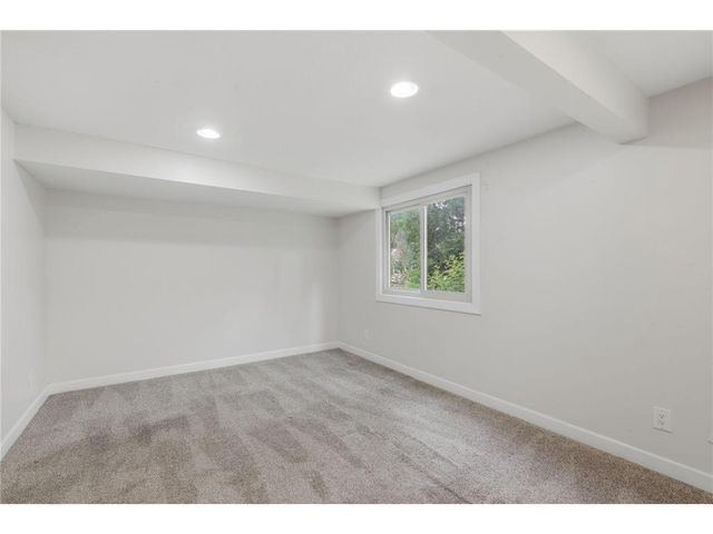 4250 Thornhill Lane, Vadnais Heights, MN 55127