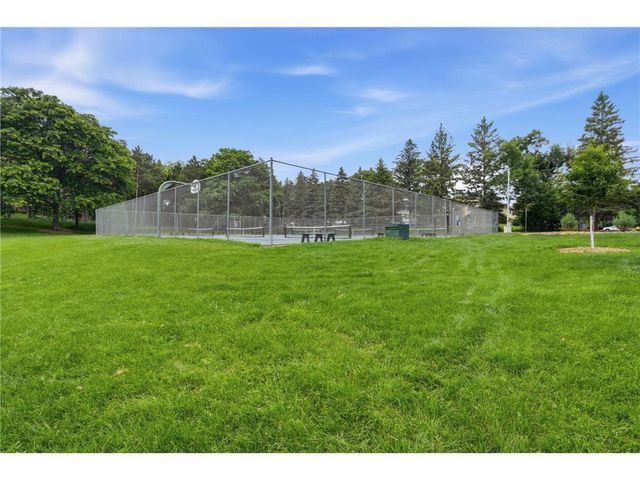 4250 Thornhill Lane, Vadnais Heights, MN 55127