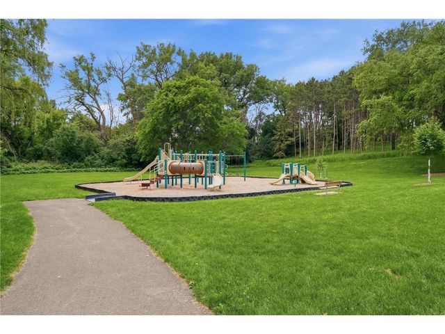 4250 Thornhill Lane, Vadnais Heights, MN 55127