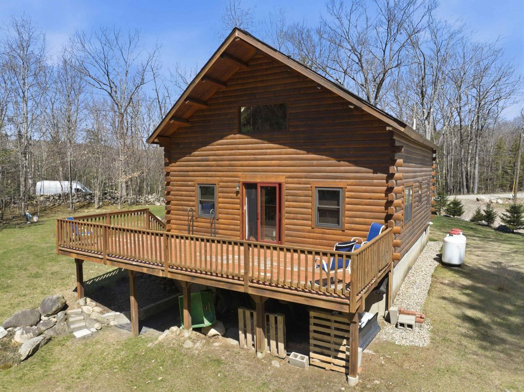 Image 3 of property listing at 226 Valley Road, Haverhill, NH 03785