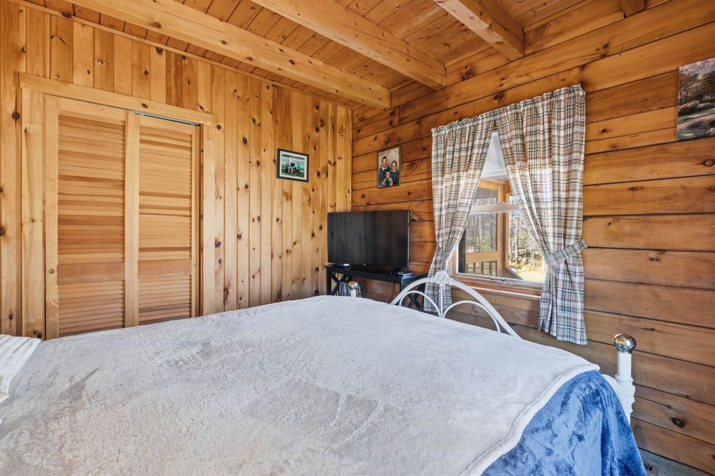 Image 21 of property listing at 226 Valley Road, Haverhill, NH 03785