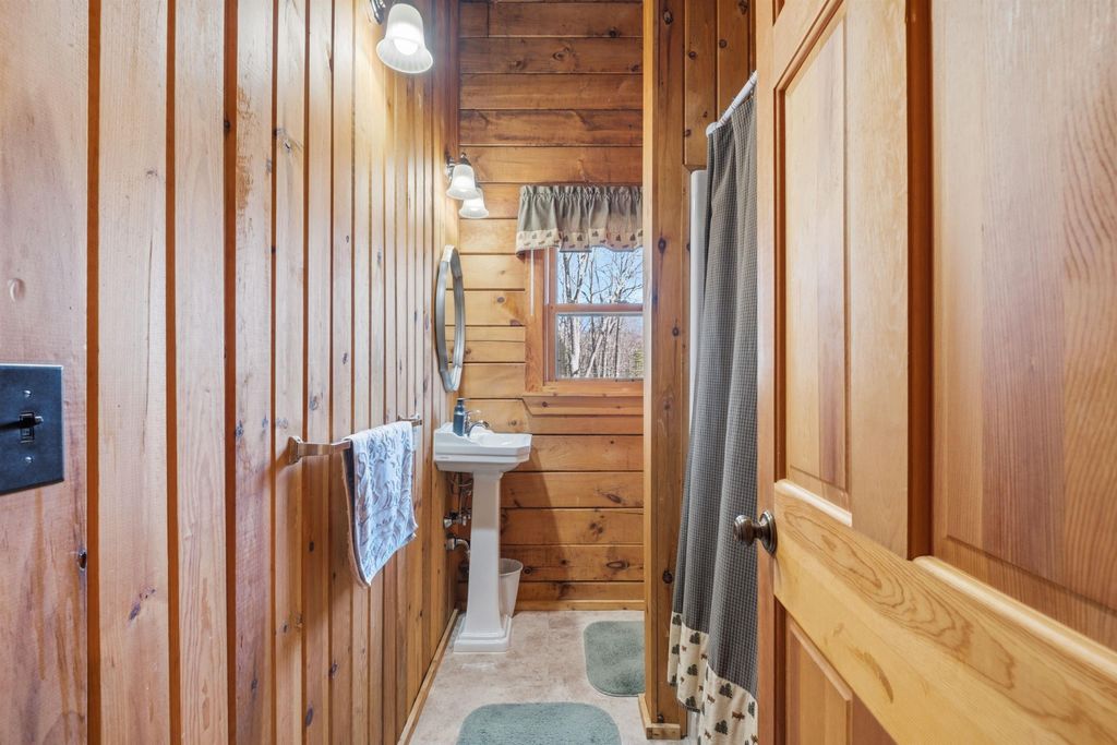 Image 25 of property listing at 226 Valley Road, Haverhill, NH 03785