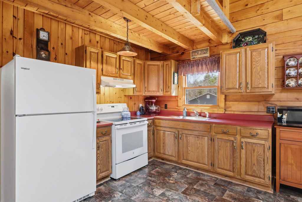 Image 9 of property listing at 226 Valley Road, Haverhill, NH 03785
