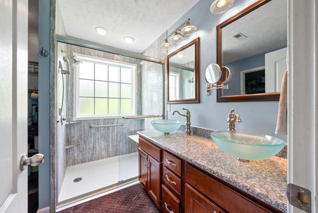2764 Ann Dr, Clarksville, TN 37040