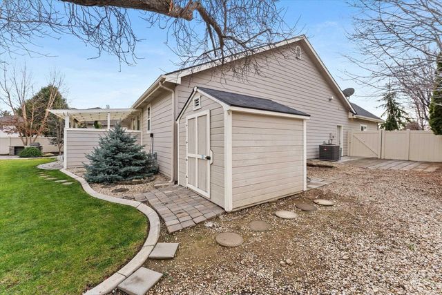 3820 E Mackay Ct, Meridian, ID 83642