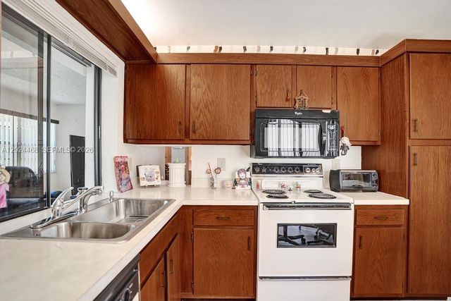 2266 Seagrape Cir, Coconut Creek, FL 33066