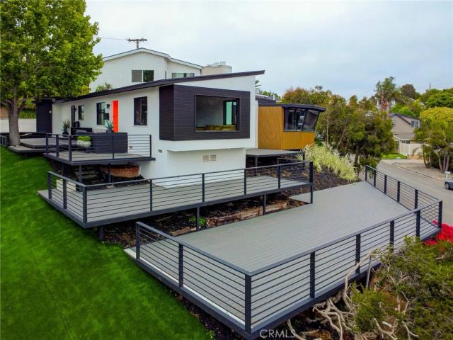300 Holmwood Drive, Newport Beach, CA 92663
