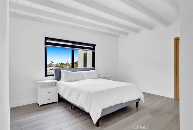 300 Holmwood Drive, Newport Beach, CA 92663