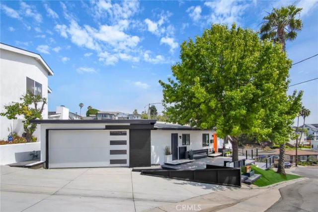 300 Holmwood Drive, Newport Beach, CA 92663