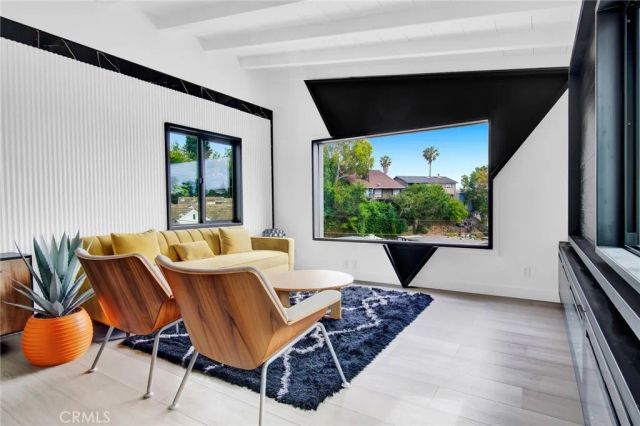 300 Holmwood Drive, Newport Beach, CA 92663
