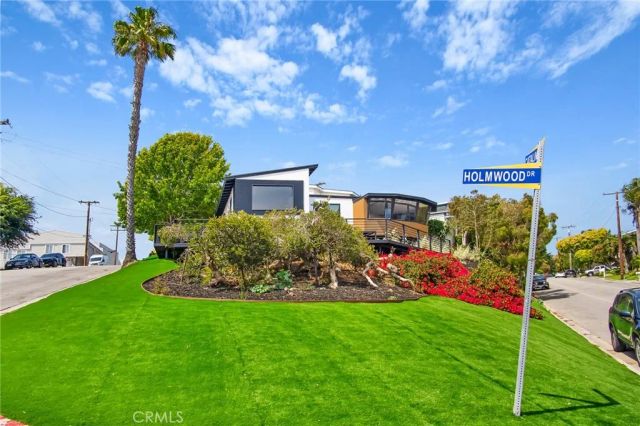 300 Holmwood Drive, Newport Beach, CA 92663