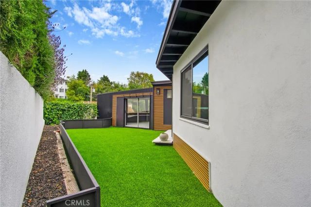 300 Holmwood Drive, Newport Beach, CA 92663