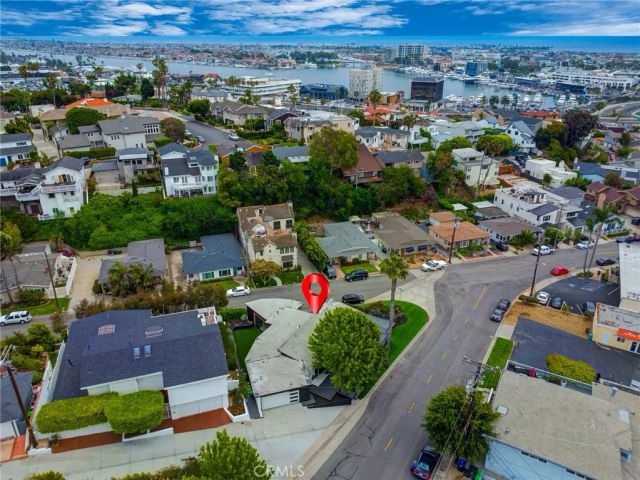 300 Holmwood Drive, Newport Beach, CA 92663