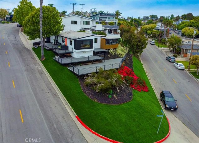 300 Holmwood Drive, Newport Beach, CA 92663