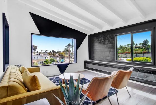 300 Holmwood Drive, Newport Beach, CA 92663