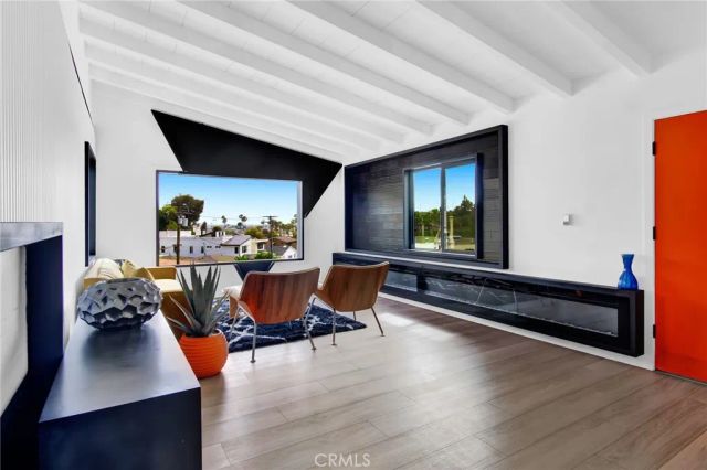 300 Holmwood Drive, Newport Beach, CA 92663