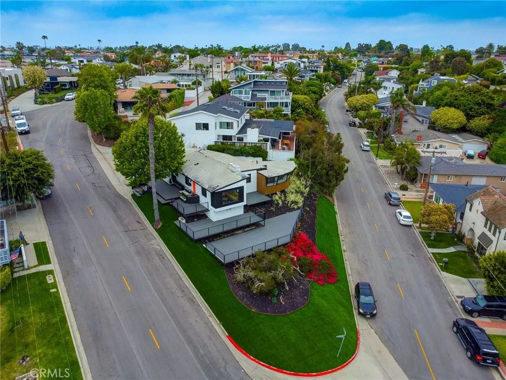 300 Holmwood Drive, Newport Beach, CA 92663