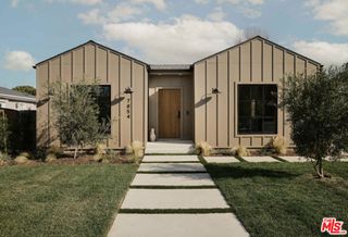 7854 Truxton Avenue, Los Angeles, CA 90045