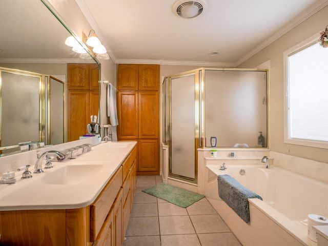 330 Columbine ST, Meadowlakes, TX 78654