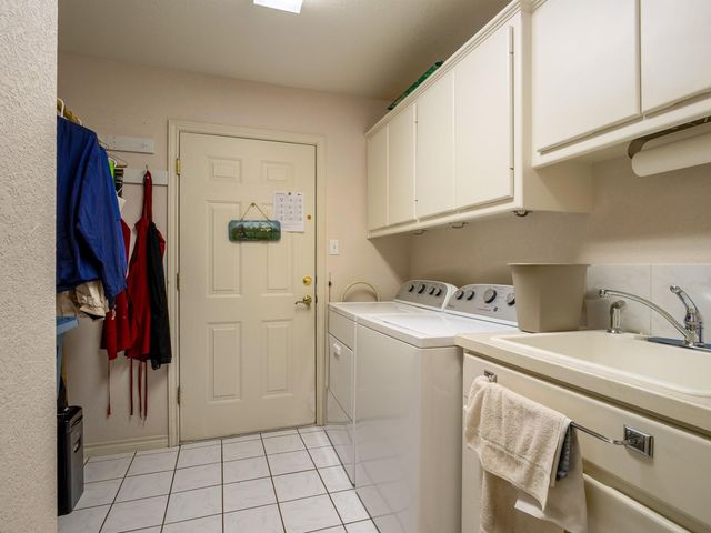 330 Columbine ST, Meadowlakes, TX 78654