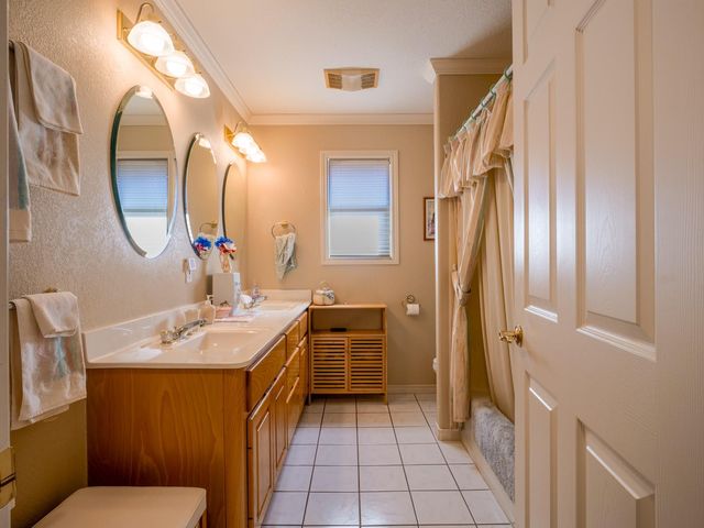 330 Columbine ST, Meadowlakes, TX 78654