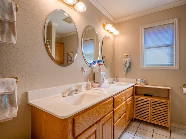 330 Columbine ST, Meadowlakes, TX 78654