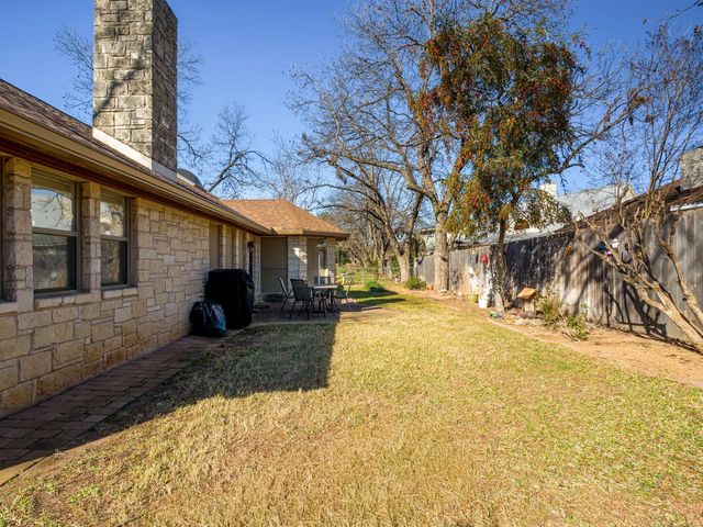 330 Columbine ST, Meadowlakes, TX 78654
