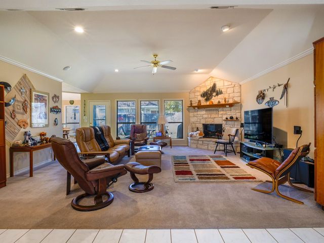 330 Columbine ST, Meadowlakes, TX 78654