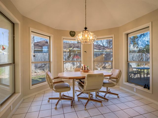 330 Columbine ST, Meadowlakes, TX 78654