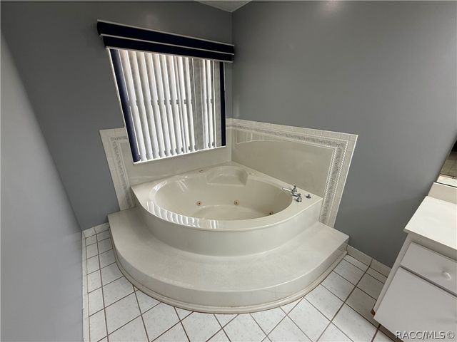 2235 W Springlake Drive, Dunnellon, FL 34434