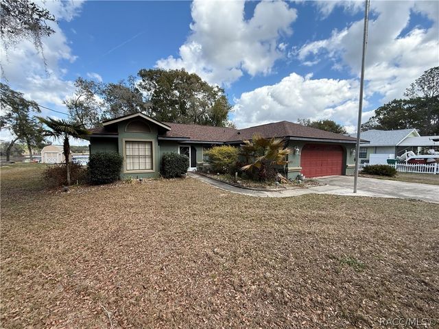 2235 W Springlake Drive, Dunnellon, FL 34434