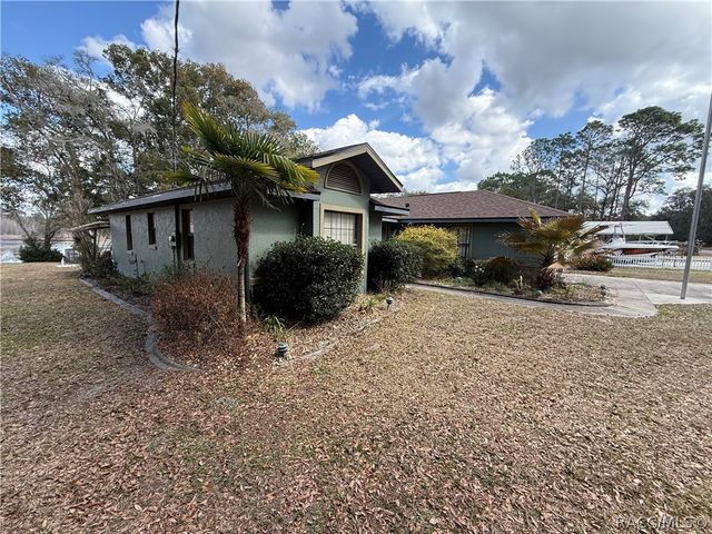 2235 W Springlake Drive, Dunnellon, FL 34434