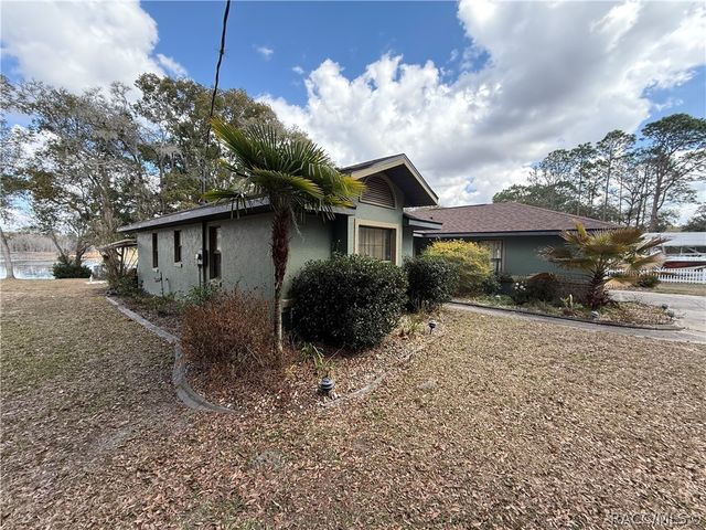 2235 W Springlake Drive, Dunnellon, FL 34434