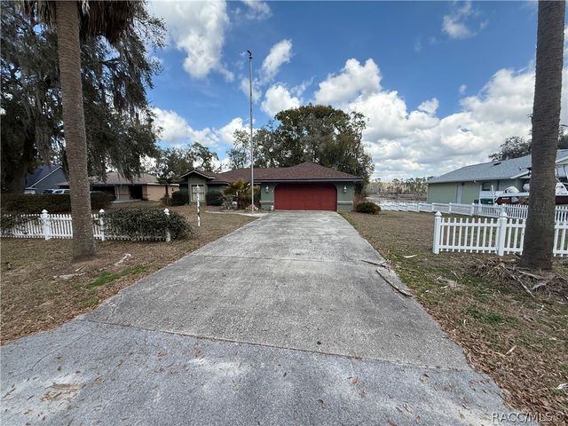 2235 W Springlake Drive, Dunnellon, FL 34434