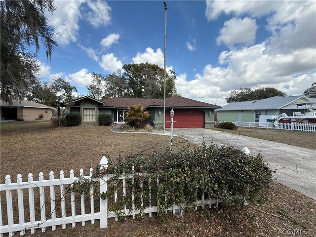 2235 W Springlake Drive, Dunnellon, FL 34434