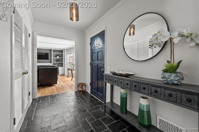 504 Weybridge Drive, Bloomfield Hills, MI 48304