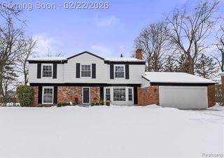 504 Weybridge Drive, Bloomfield Hills, MI 48304