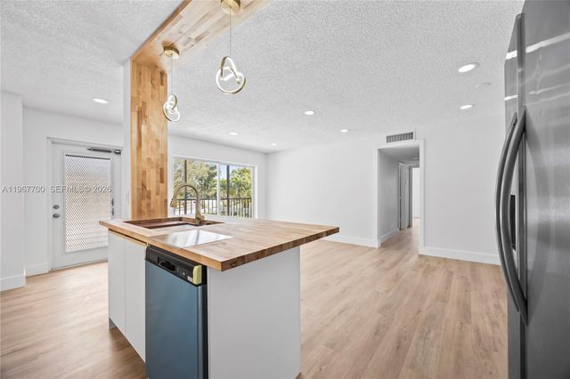 7511 S Oriole Blvd 201, Delray Beach, FL 33446